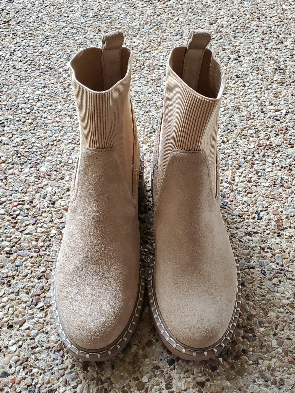 Dolce Vita DV Women's Suede Lug Sole Chelsea Boots, Size 9